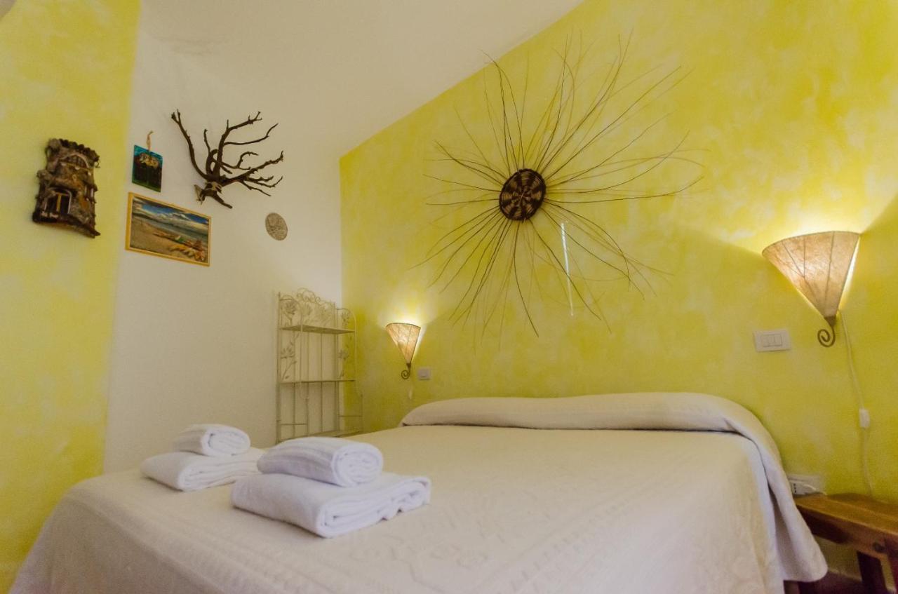 Bed and Breakfast La Pavoncella Тортолі Екстер'єр фото