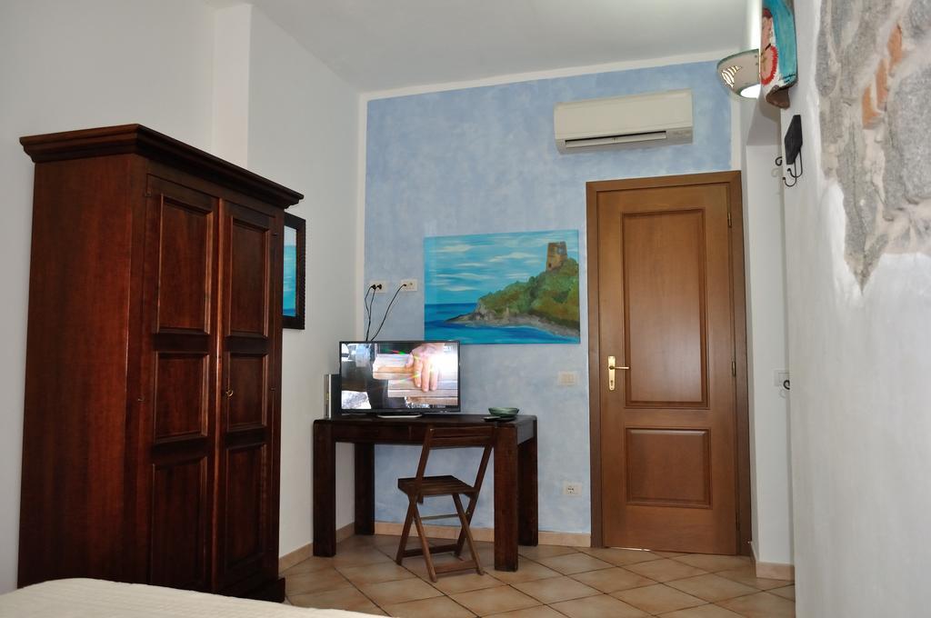 Bed and Breakfast La Pavoncella Тортолі Екстер'єр фото